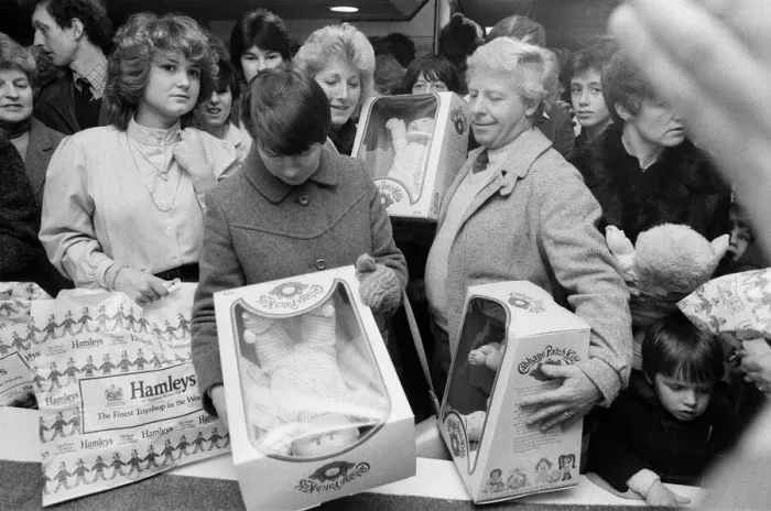 Framed Print : Shoppers buying Cabbage Patch Dolls at Hamleys, London toy store. 3rd December 1983 Framed Print : Shoppers buying Cabbage Patch Dolls at Hamleys, London toy store. 3rd December 1983