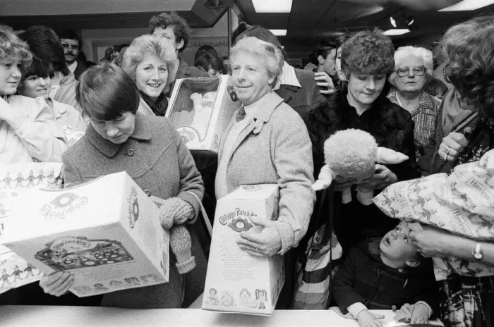 Framed Print : Shoppers buying Cabbage Patch Dolls at Hamleys, London toy store. 3rd December 1983 Framed Print : Shoppers buying Cabbage Patch Dolls at Hamleys, London toy store. 3rd December 1983