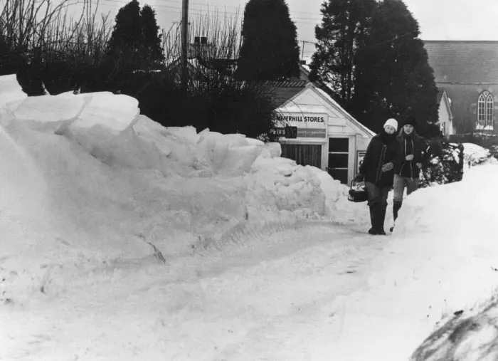 Framed Print : Shoppers head home after buying essential supplies and groceries are pictured leaving Framed Print : Shoppers head home after buying essential supplies and groceries are pictured leaving