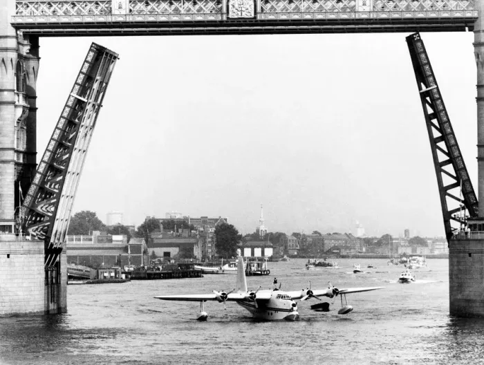 Framed Print : The Short S. 25 Sandringham was a derivative of the W. W. 2 long-range Sunderland flying Framed Print : The Short S. 25 Sandringham was a derivative of the W. W. 2 long-range Sunderland flying