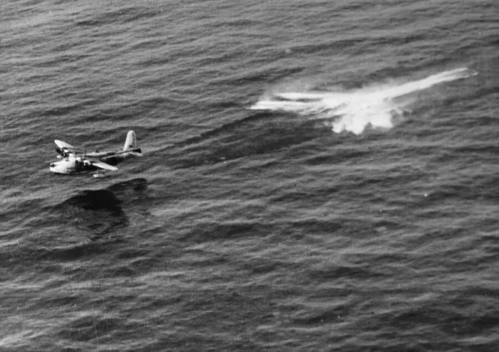 Framed Print : A Short Sunderland of No. 10 Squadron takes off from the water after alighting to rescue