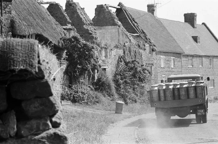 Framed Print : Shutford Village, Oxfordshire. 14th July 1969