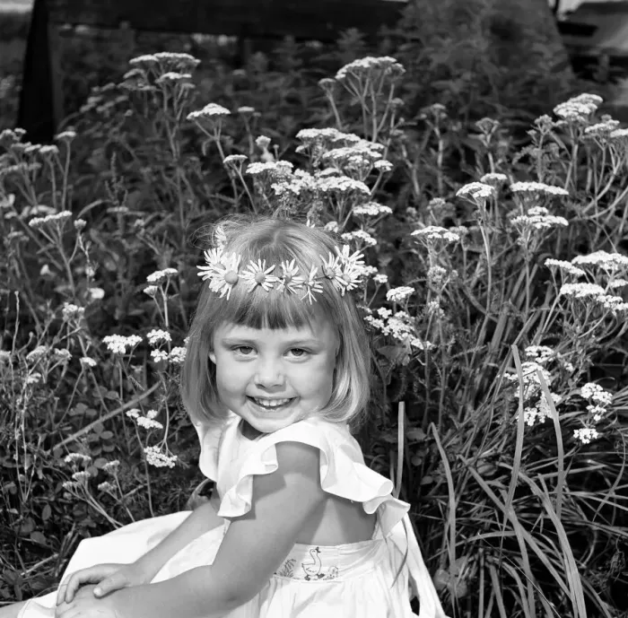 Framed Print : Siblings, Helen (3) and Paul Burrows (9) from Waterloo, London Framed Print : Siblings, Helen (3) and Paul Burrows (9) from Waterloo, London