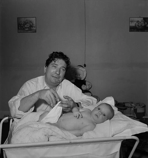 Sid Field with baby. September 1948 O14844-001