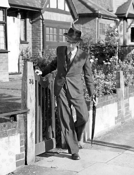 Sidney Wooderson leaving for work from Beckenham, Kent. 27th August 1946
