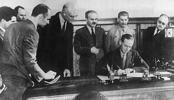The signing of the pact of mutual assistance between the governments of USSr