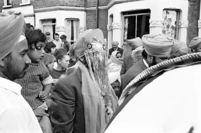 Framed Print : Sikh groom makes traditional departure, on a horse, for his wedding Framed Print : Sikh groom makes traditional departure, on a horse, for his wedding