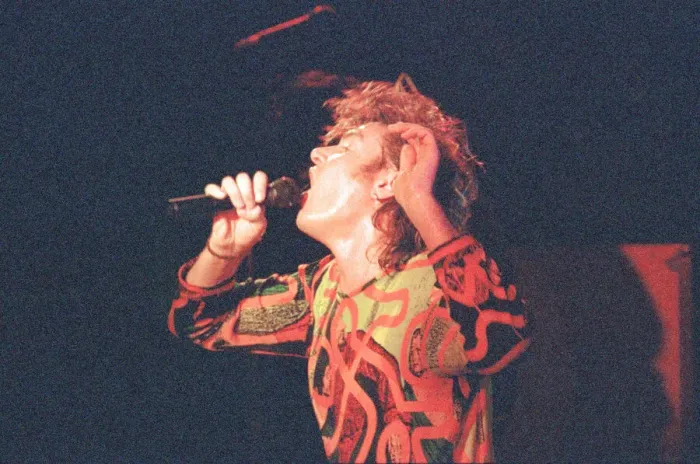 Framed Print : Simon Le Bon singing with his band Duran Duran live on the 11th November 1988 Framed Print : Simon Le Bon singing with his band Duran Duran live on the 11th November 1988