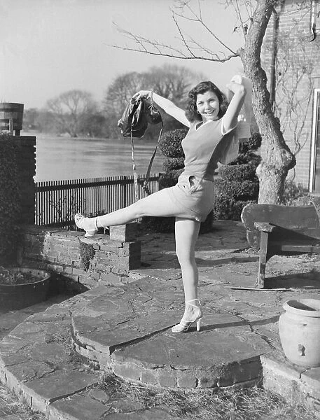 Simone Silver SP 15  /  4  /  1951 Photographer McNeill  /  Brasher B1743  /  42