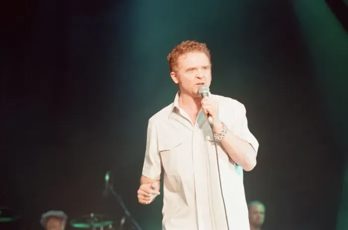 Framed Print : Simply Red, British soul and pop band in concert, Cardiff Castle, Cardiff, Wales