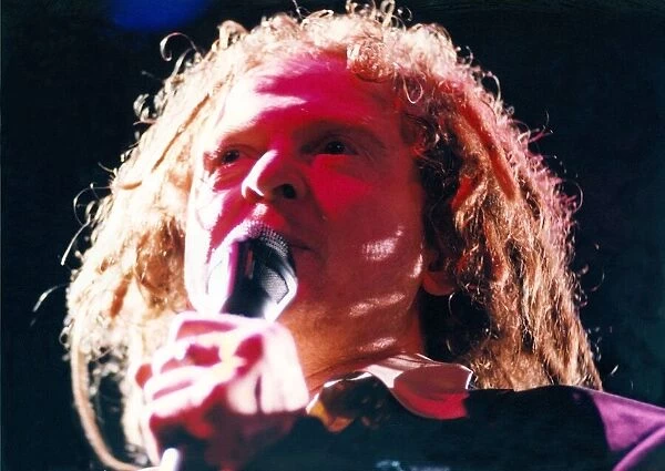 Simply Red perfrom at the Newcastle Arena on 25th January 1996