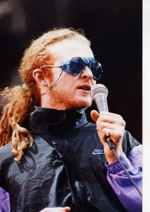 Framed Print : Simply Red singer Mick Hucknell in concert at the NEC, Birmingham