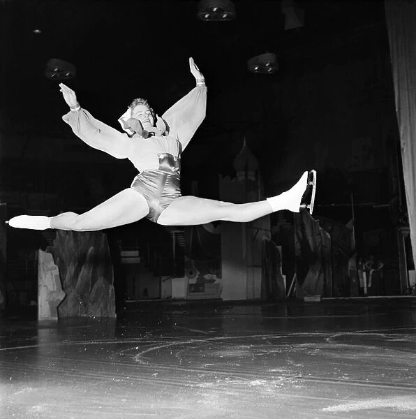 Sinbad on ice: Andre McLaughlin aged 18 from U. S. A. playing 'Sinbad'