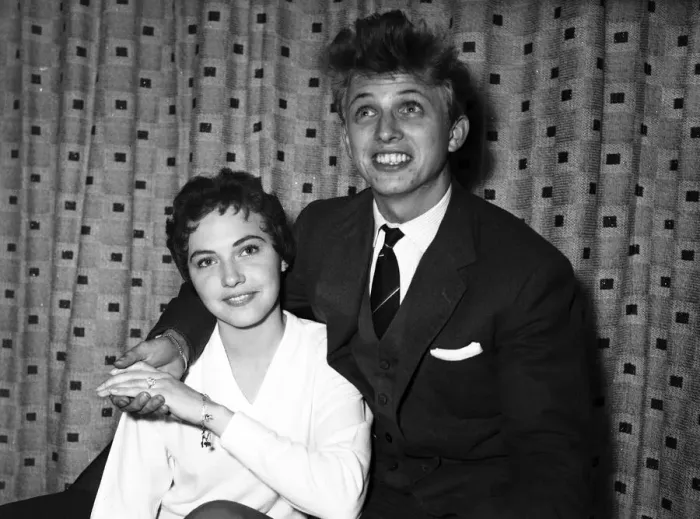 Framed Print : Singer and actor Tommy Steele announces his engagement to Ann Donoghue. 11th June 1958