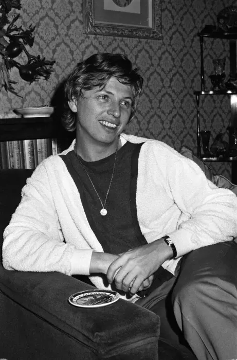 Framed Print : Singer and Actor Tommy Steele at home. 10th May 1969 Framed Print : Singer and Actor Tommy Steele at home. 10th May 1969