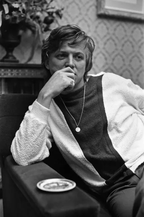 Framed Print : Singer and Actor Tommy Steele at home. 10th May 1969 Framed Print : Singer and Actor Tommy Steele at home. 10th May 1969