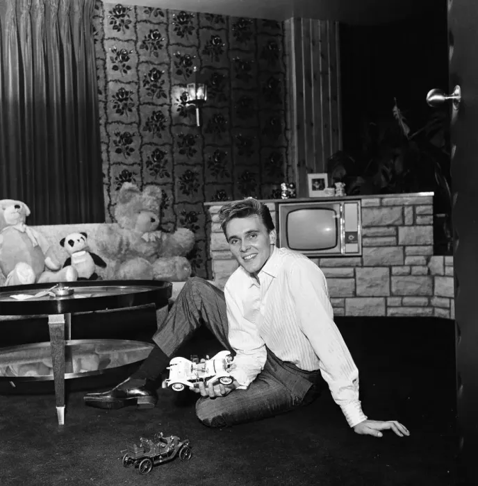 Framed Print : Singer Billy Fury at home. 27th January 1963 Framed Print : Singer Billy Fury at home. 27th January 1963