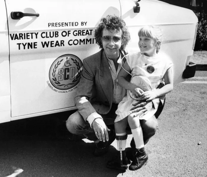 Framed Print : Singer David Essex handed over a Variety Club of Great Britain Sunshine coach to Framed Print : Singer David Essex handed over a Variety Club of Great Britain Sunshine coach to