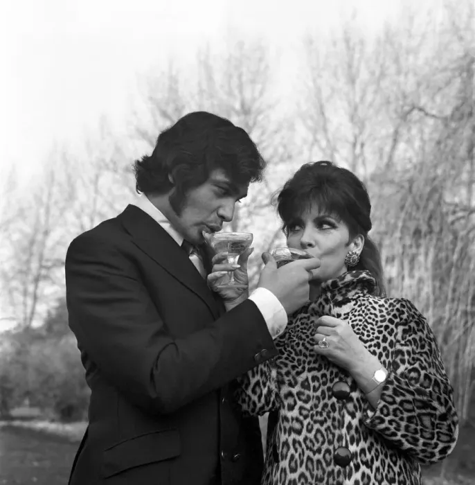 Framed Print : Singer Engelbert Humperdinck plays host to special guest Italian actress Gina Framed Print : Singer Engelbert Humperdinck plays host to special guest Italian actress Gina