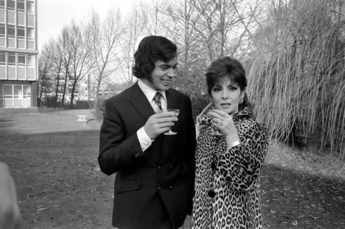 Framed Print : Singer Engelbert Humperdinck plays host to special guest Italian actress Gina