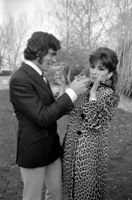 Framed Print : Singer Engelbert Humperdinck plays host to special guest Italian actress Gina Framed Print : Singer Engelbert Humperdinck plays host to special guest Italian actress Gina