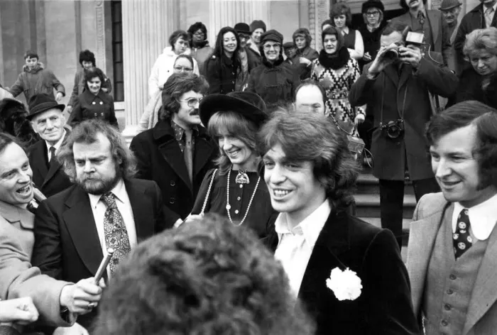 Framed Print : Singer Georgie Fame singer marries the Marchioness of Londonderry 25 February 1972