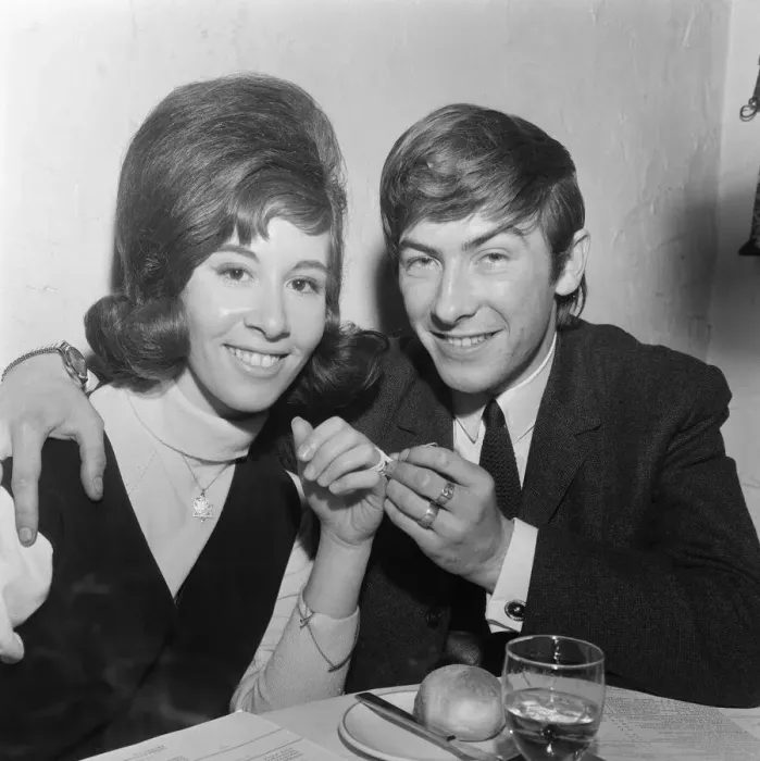 Framed Print : Singer Helen Shapiro (17) announces her engagement to Nicky Crouch Framed Print : Singer Helen Shapiro (17) announces her engagement to Nicky Crouch