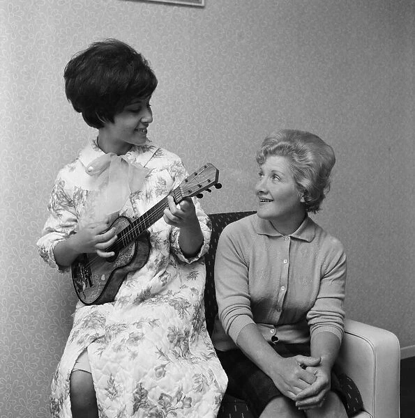 Singer Helen Shapiro pictured with her mother at her home. 24th May 1962