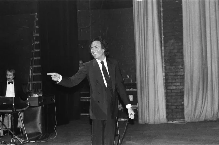 Framed Print : Singer Julio Iglesias. October 1982 Framed Print : Singer Julio Iglesias. October 1982