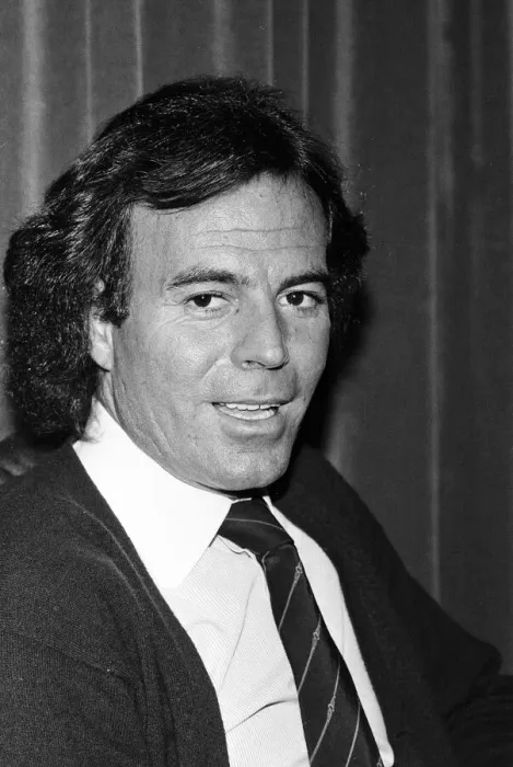 Framed Print : Singer Julio Iglesias. October 1982 Framed Print : Singer Julio Iglesias. October 1982