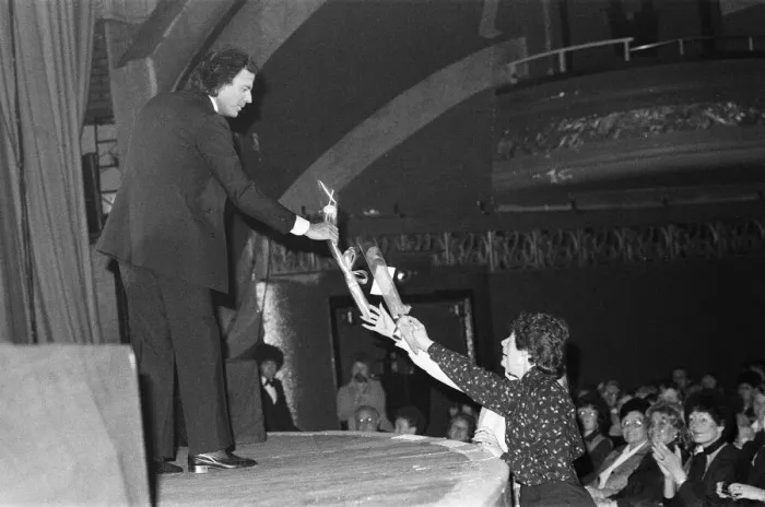 Framed Print : Singer Julio Iglesias. October 1982 Framed Print : Singer Julio Iglesias. October 1982
