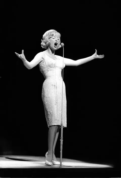 Framed Print : Singer Kathy Kirby performing on stage at the dress rehearsal for the Royal Command Framed Print : Singer Kathy Kirby performing on stage at the dress rehearsal for the Royal Command