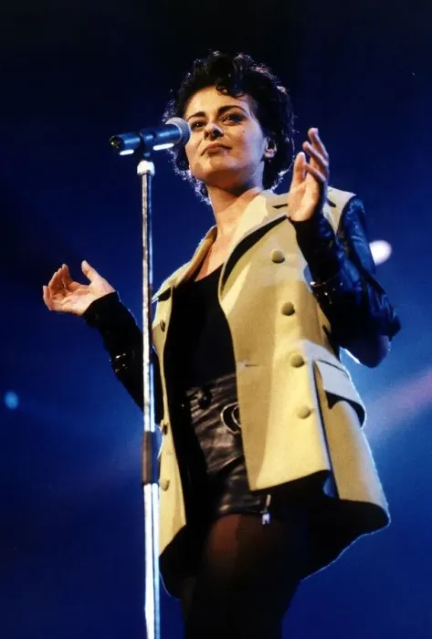 Framed Print : Singer Lisa Stansfield performing on stage at FR Le Zenith Framed Print : Singer Lisa Stansfield performing on stage at FR Le Zenith