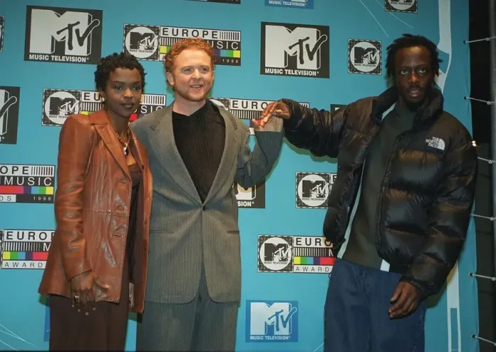 Framed Print : Singer Mick Hucknall Singer with two Members from The Fugees Lauryn Hill Framed Print : Singer Mick Hucknall Singer with two Members from The Fugees Lauryn Hill