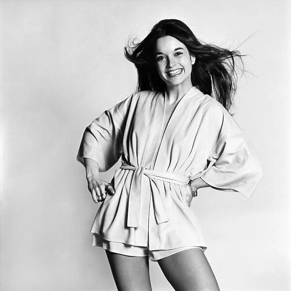 Singer  /  Model: Diane Solomon. March 1975 75-01367-005