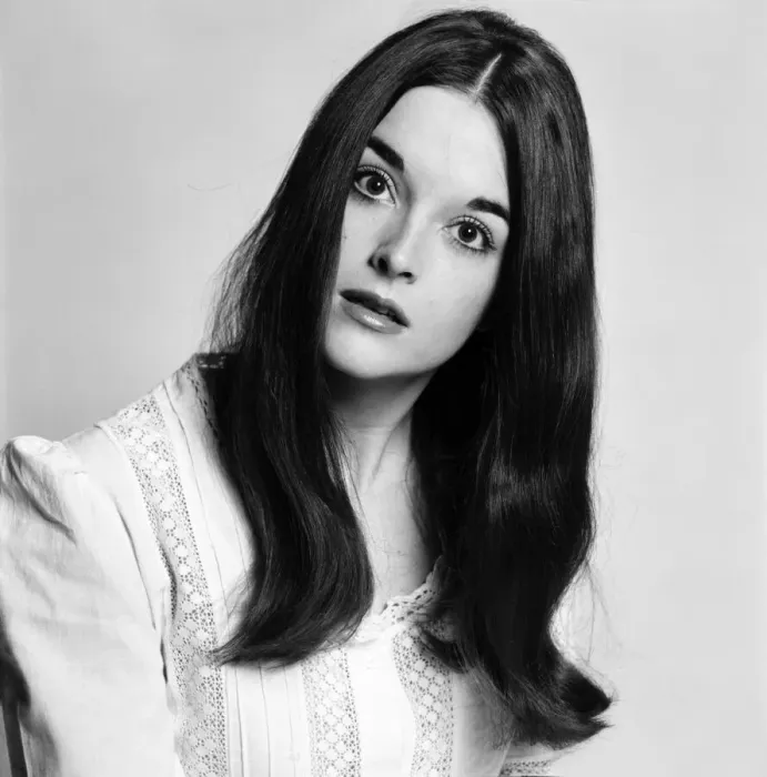 Framed Print : Singer  /  Model: Diane Solomon. March 1975 75-01367