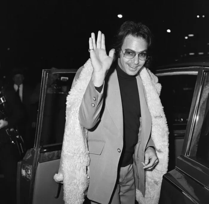 Framed Print : Singer Neil Diamond arrives at Heathrow airport to appear in the Shirley Bassey Christmas