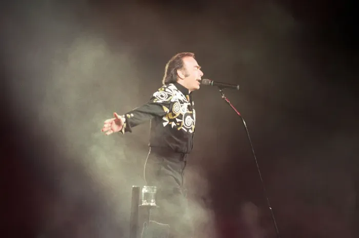 Framed Print : Singer Neil Diamond, pictured in concert at the Birmingham NEC. 7th July 1992