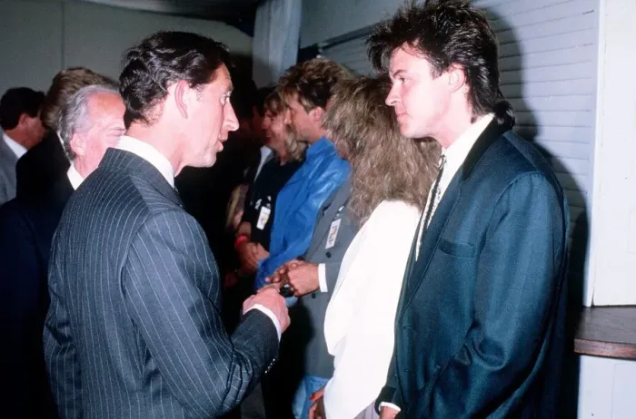 Framed Print : Singer Paul Young with Prince Charles at a concert to celebrate the 10th anniversary of