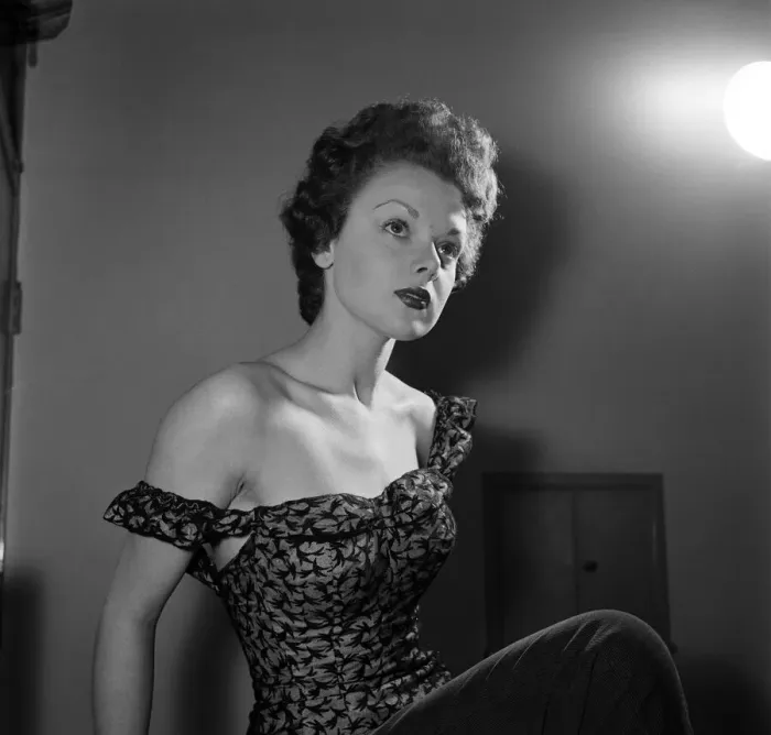 Framed Print : Singer Pauline Shepherd. 14th February 1957 Framed Print : Singer Pauline Shepherd. 14th February 1957