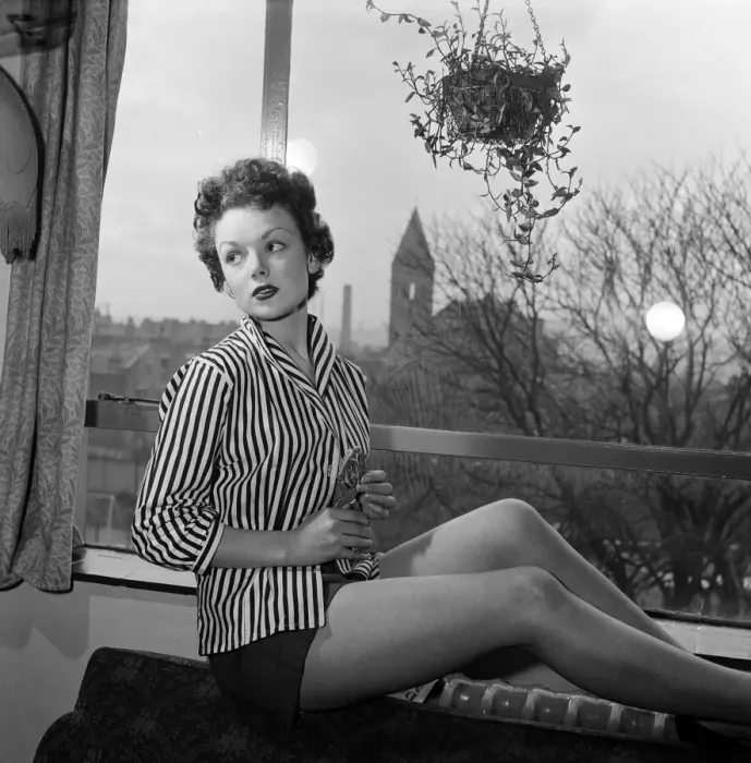 Framed Print : Singer Pauline Shepherd. 14th February 1957 Framed Print : Singer Pauline Shepherd. 14th February 1957