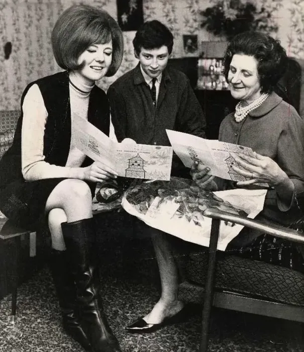 Framed Print : Singer and presenter Cilla Black with her brother and her mum at their home above George Framed Print : Singer and presenter Cilla Black with her brother and her mum at their home above George