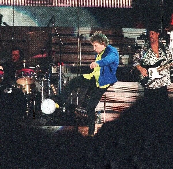 Singer Rod Stewart December 1998 on stage at Glasgow SECC