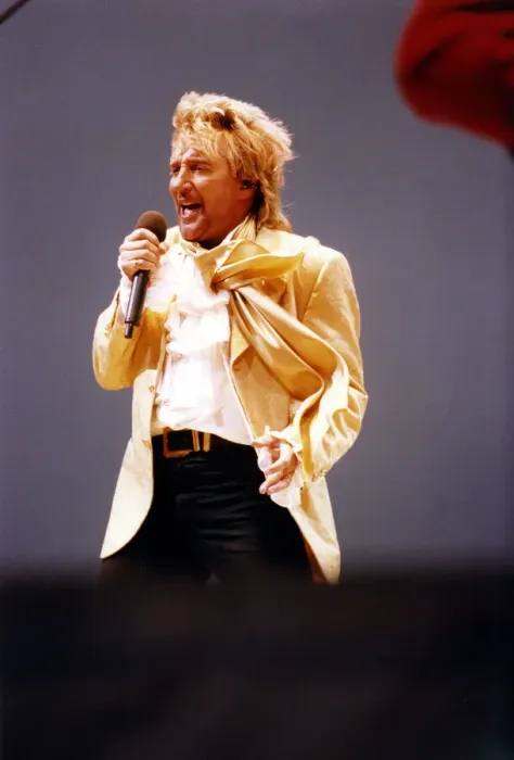 Framed Print : Singer Rod Stewart performs in concert at Gateshead International Stadium, Tyne and Wear Framed Print : Singer Rod Stewart performs in concert at Gateshead International Stadium, Tyne and Wear