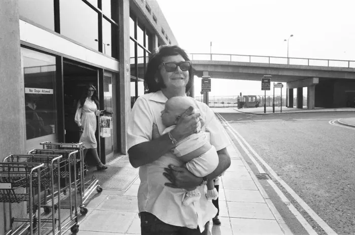 Framed Print : Singer Roy Orbison, pictured at Manchester Ringway Airport in 1975