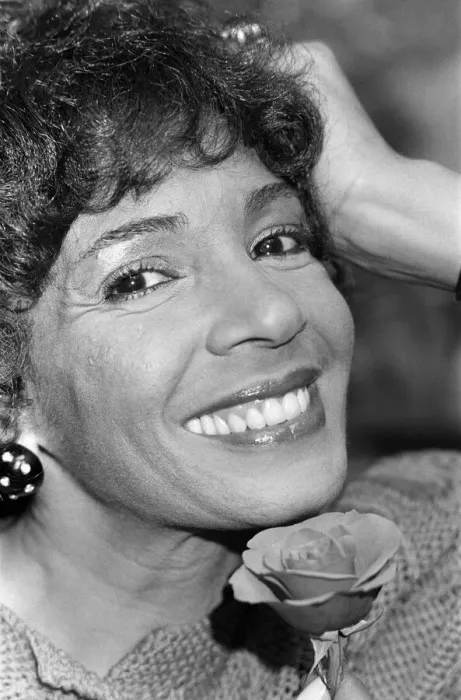 Framed Print : Singer Shirley Bassey at The Dorchester Hotel in London. 1982 Framed Print : Singer Shirley Bassey at The Dorchester Hotel in London. 1982