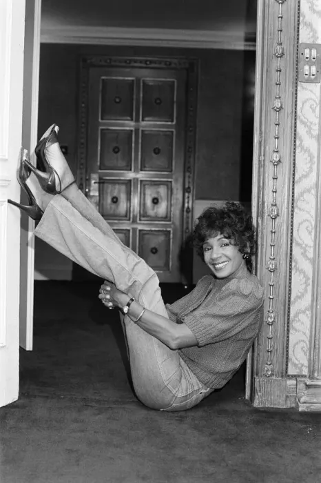 Framed Print : Singer Shirley Bassey at The Dorchester Hotel in London. 1982 Framed Print : Singer Shirley Bassey at The Dorchester Hotel in London. 1982