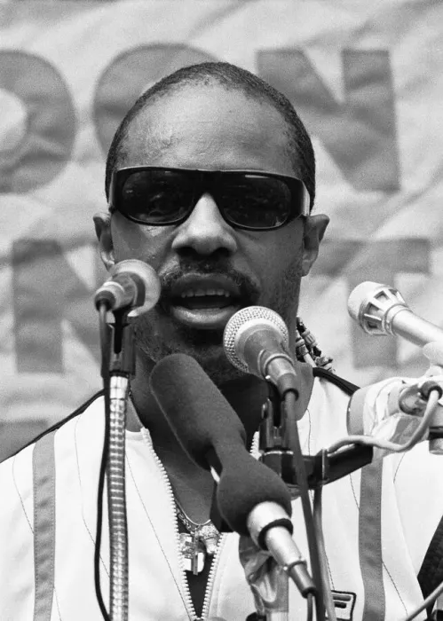 Framed Print : Singer Stevie Wonder addressing the crowd at the GLC London Against Racism rally