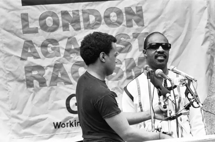 Framed Print : Singer Stevie Wonder addressing the crowd at the GLC London Against Racism rally Framed Print : Singer Stevie Wonder addressing the crowd at the GLC London Against Racism rally