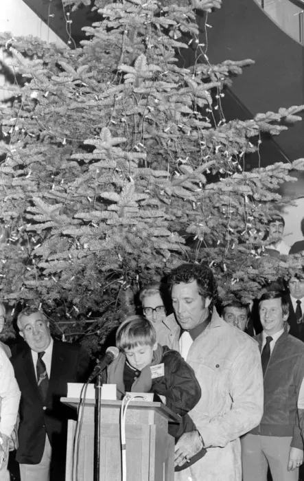 Framed Print : Singer Tom Jones, assisted by his grandson Alexander Woodward